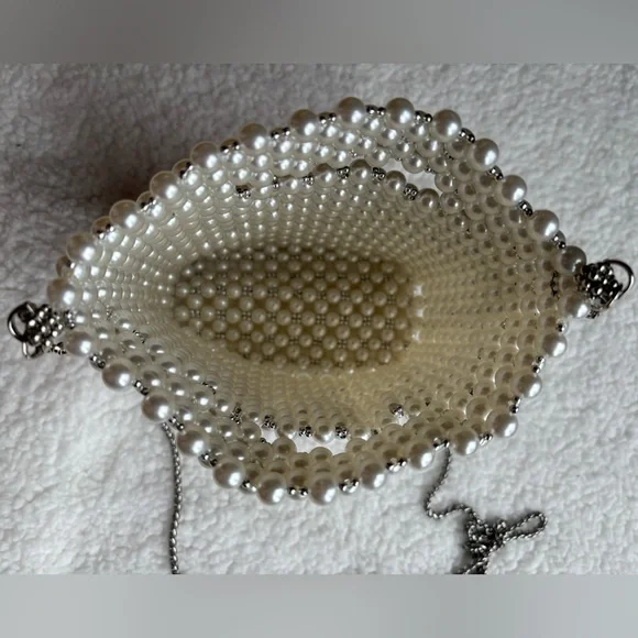 NWOT Dolce Vita Designer Pearl White Handbag with removable chain - Picture 4 of 7